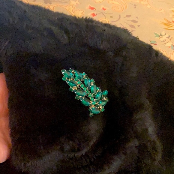 Beautiful Vintage pin for the Christmas Holidays - Picture 3 of 7